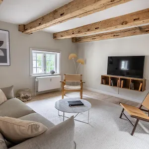 Appartamento With Exposed Ceiling Beams, Copenaghen
